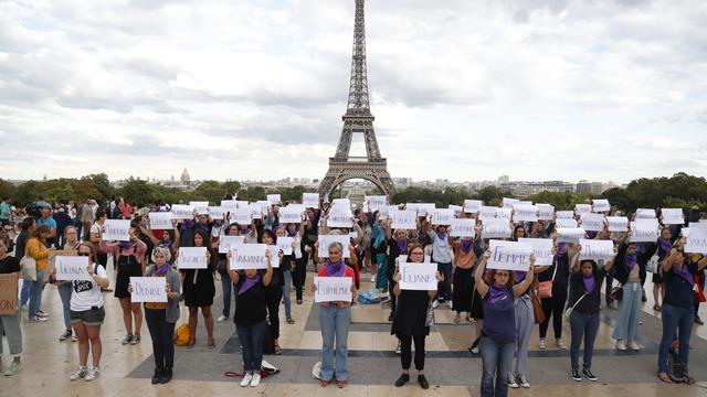 Le collectif #NousToutes s'est rassemblé place du Trocadéro pour dénoncer "le centième féminicide de l'année", Paris, le 1er septembre 2019. [AFP - Zakaria Abdelkafi]