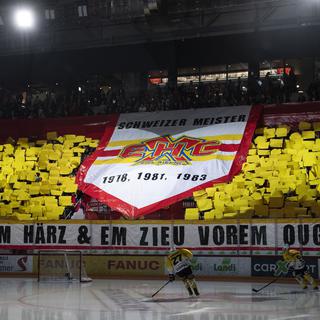 Les fans du HC Bienne le 6 avril 2019. [Keystone - Peter Schneider]