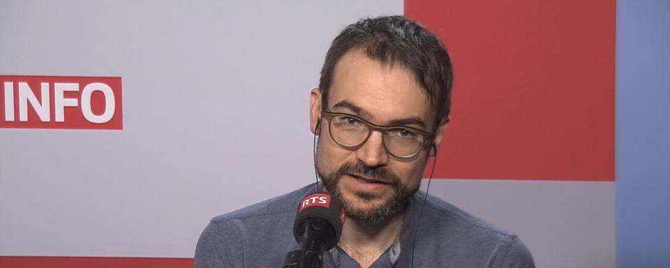 Benedikt Huttner, médecin-adjoint agrégé auprès du Service des maladies infectieuses des Hôpitaux universitaires de Genève. [RTS]