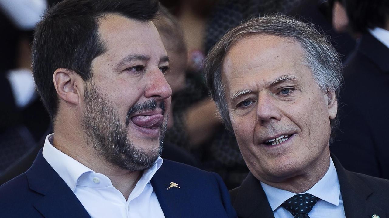 Le ministre de l'Intérieur Matteo Salvini (g.), homme fort du gouvernement italien et leader de la Ligue. [Keystone/EPA - Angelo Carconi]