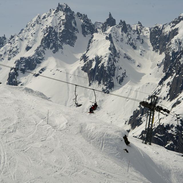 Une avalanche est descendue jeudi sur une piste de ski à Andermatt (image d'illustration). [Keystone - Sigi Tischler]