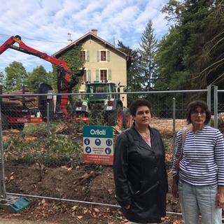 Brigitte Sion et Bernardette Bourdin Trunz dans la quartier des Allières à Genève. [RTS - Lucile Solari]
