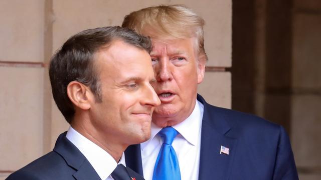 Emmanuel Macron et Donald Trump se sont rencontrés en marge des commémorations du D-Day. [EPA/Keystone - Ludovic Marin]