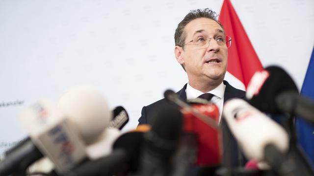 Le vice-chancelier autrichien Heinz-Christian Strache a annoncé sa démission devant la presse. [Keystone - AP Photo/Michael Gruber]