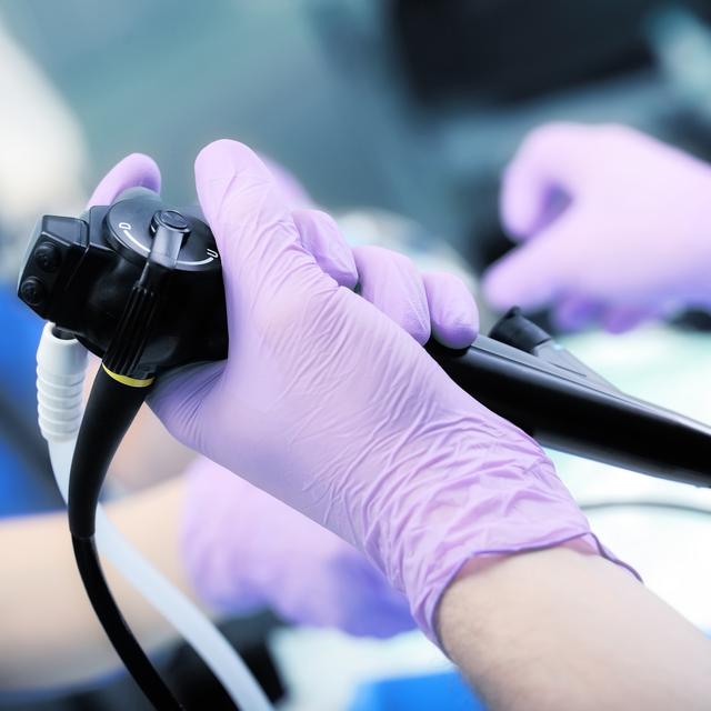 Instrument pour l'endoscopie dans les mains du médecin.
sudok1
Depositphotos [Depositphotos - sudok1]