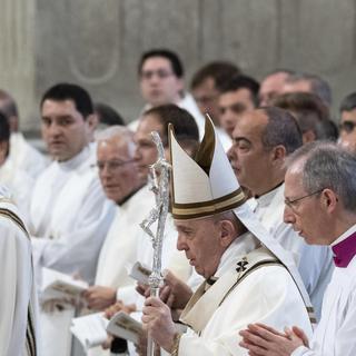 Le pape François pendant la messe de Chrism à la Basilique de St. Pierre. [EPA/Keystone - Claudio Peri]