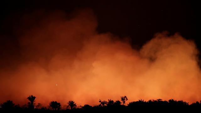 Flots de fumée émanant d'un feu dans l'Etat d'Amazonas au Brésil. [Reuters - Ueslei Marcelino]