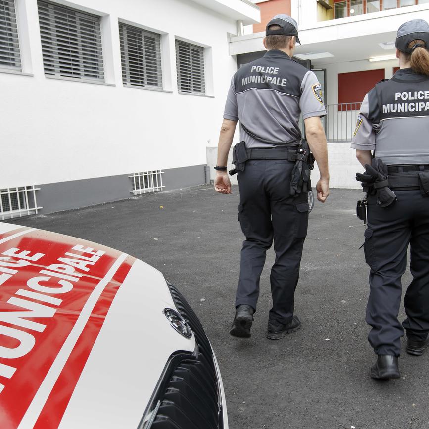 Lausanne étudie la possibilité de désarmer certains policiers: débat entre Ilias Panchard et Emmanuel Fivaz