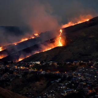 Mercredi 11 septembre: les feux de forêt ravagent les environs de Cali, en Colombie. [Keystone - EPA/Ernesto Guzman Jr]