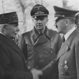 24 octobre 1940, poignée de main entre le général Pétain et Adolf Hitler. [© Bundesarchiv]