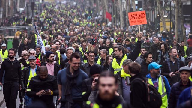 Les "gilets jaunes" lors du 19e acte, à Paris. [EPA-EFE/Keystone - Christophe Petit Tesson]