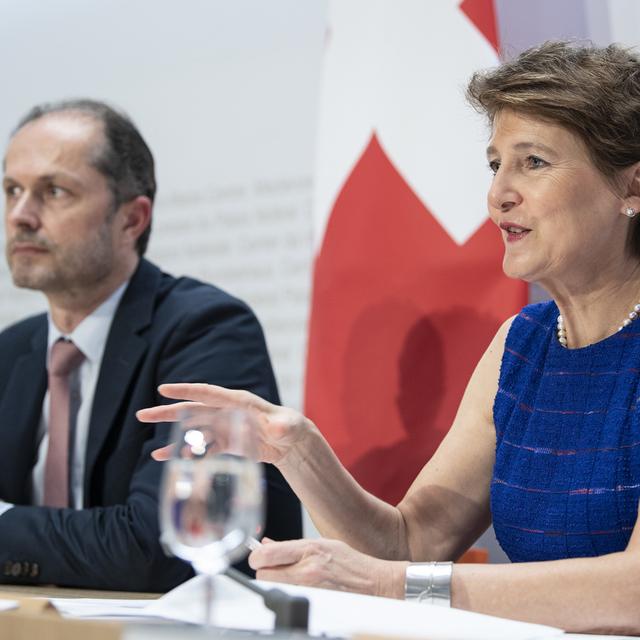 Le Conseil fédéral vise l'exemplarité en matière de lutte en faveur du climat. "Tout le monde doit faire des efforts supplémentaires, y compris l'administration", a déclaré la ministre de l'environnement Simonetta Sommaruga. [Keystone - Peter Schneider]