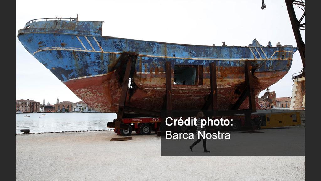 La "Barca Nostra" de Christoph Büchel fait polémique à la Biennale d'art de Venise. [AP-Keystone - Antonio Calanni]