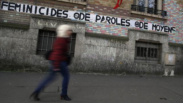 Un slogan contre les féminicides, à Paris, le 6 novembre 2019. [Keystone/ap photo - François Mori]