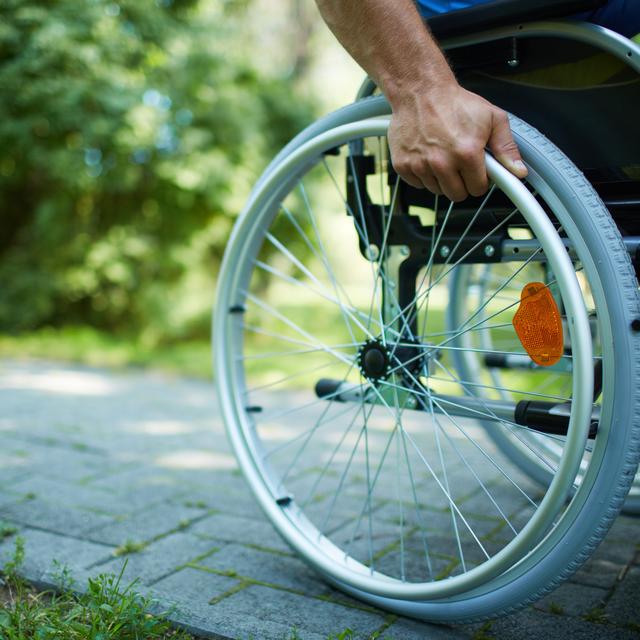 L'accessibilité des lieux publics pour les personnes en situation d'handicap. [Depositphotos - pressmaster]