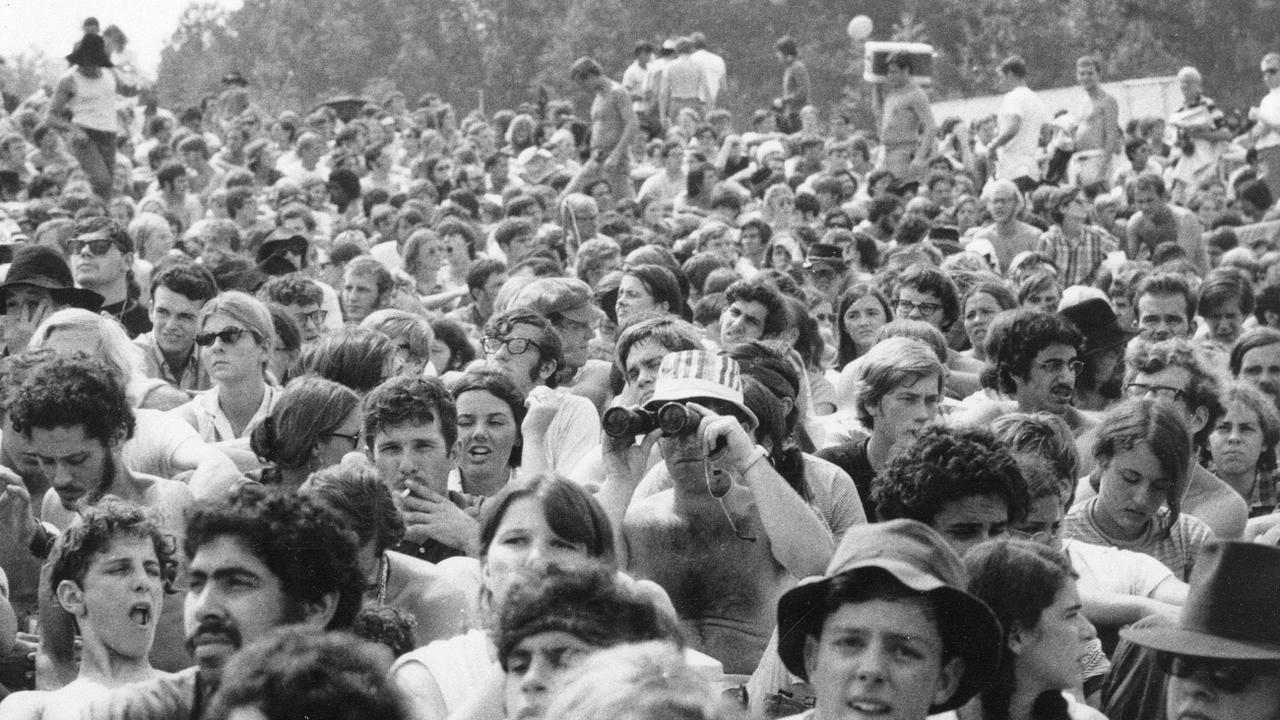 Une vue de la foule, en immense majorité blanche, de Woodstock. [Keystone - AP]