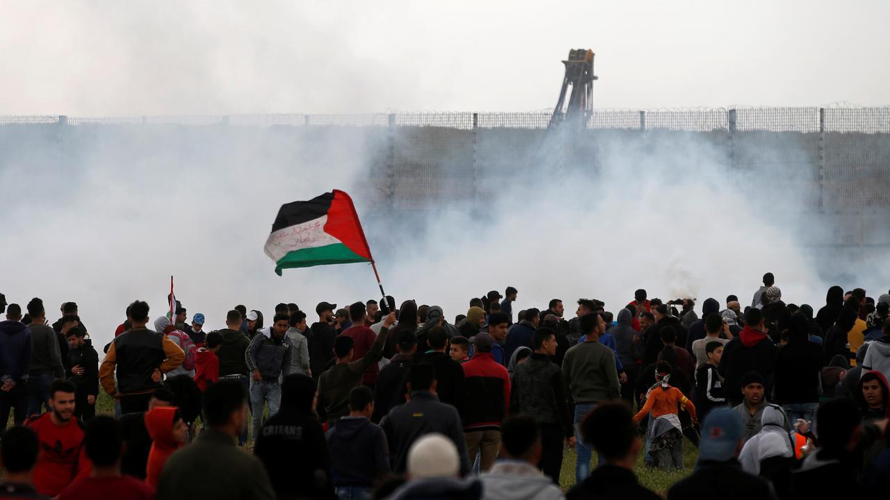 Le mouvement de la Marche du retour se rassemble le long de la barrière de séparation avec Israël. [Reuters - Mohammed Salem]