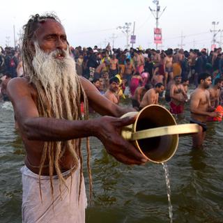 La Kumbh mela, le plus grand festival religieux au monde, a commencé mardi dernier en Inde. [Keystone - EPA - Prabhat Kumar Verma]