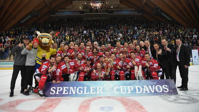 Les Canadiens ont fêté un succès facile dans les Grisons. [Gian Ehrenzeller]