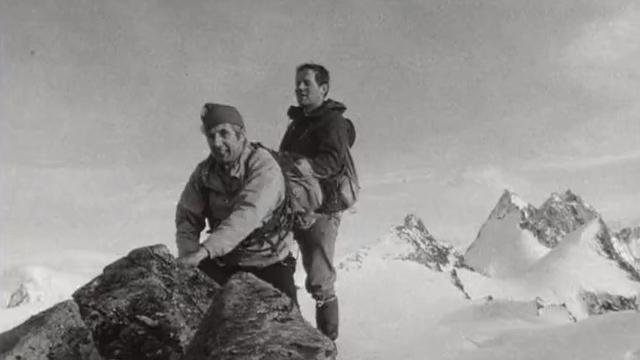 Le guide de montagne Camille Bournissen (à droite) avec le réalisateur Paul Siegrist en 1969.