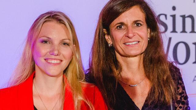 Olga Dubey, patronne de AgroSustain, a gagné le titre de meilleure jeune entrepreneure de l'année. Chez les femmes d'affaires confirmées, c'est Monika Walser, directrice et copropriétaire des meubles de Sede, qui a été primée. [Debora Eliyo-Zeyrek]