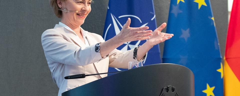 La ministre allemande de la Défense, Ursula von der Leyen, une proche de la chancelière Angela Merkel. [EPA/HAYOUNG JEON]