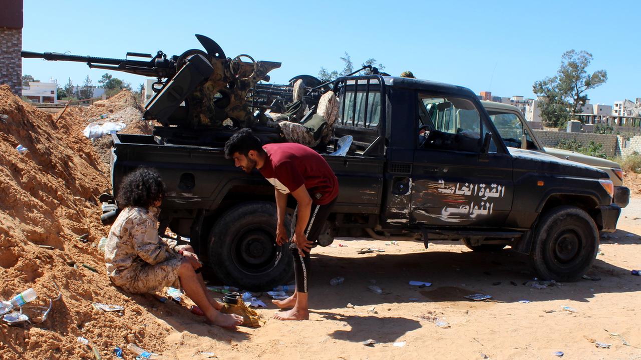 Des militants de la milice de Misrata, faisant partie des forces anti-Haftar en Libye. [Keystone/EPA/Stringer]