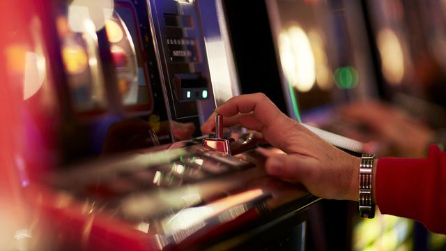 Les 21 casinos de Suisse sont inspectés plusieurs fois par an. [Keystone - Gaëtan Bally]