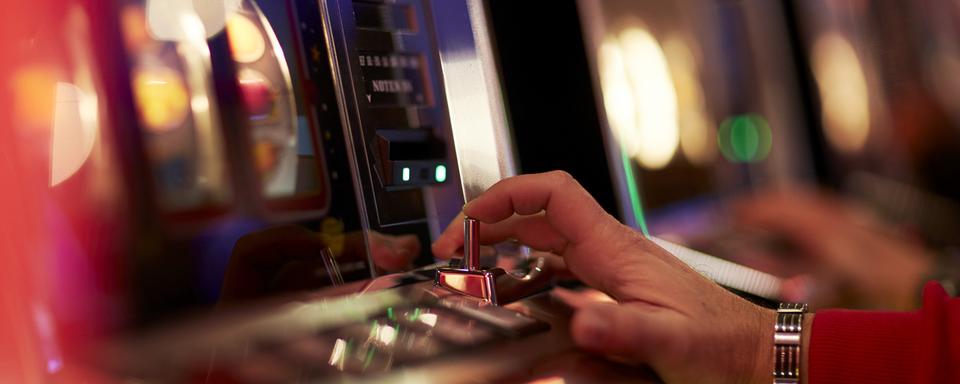 Les 21 casinos de Suisse sont inspectés plusieurs fois par an. [Keystone - Gaëtan Bally]