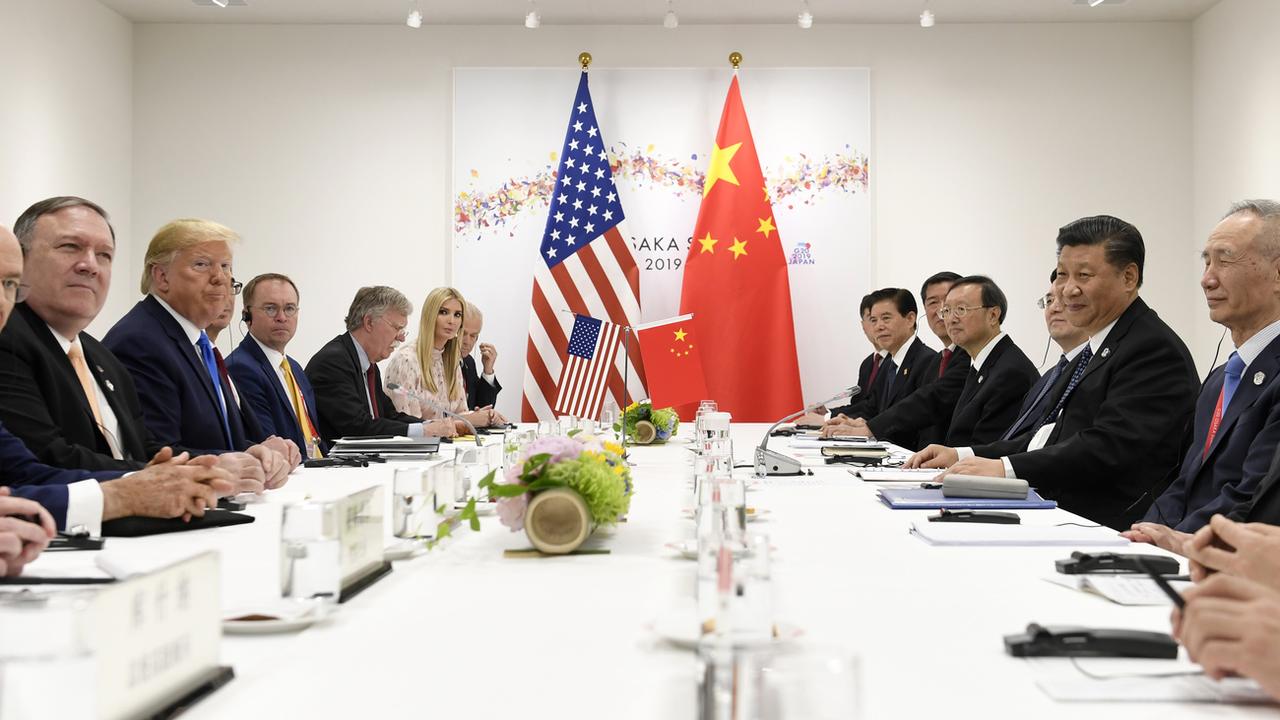 Rencontre entre délégations américaine et chinoise lors du G20 à Osaka, 29.06.2019. [AP/Keystone - Susan Walsh]