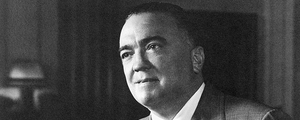 John Edgar Hoover, né le 1er janvier 1895 et mort le 2 mai 1972 à Washington D.C., a été le premier directeur du Federal Bureau of Investigation (FBI) du 10 mai 1924 à sa mort, soit pendant quarante-huit ans.