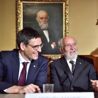Didier Queloz et Michel Mayor, les deux Suisses prix Nobel de physique, à l’honneur samedi 7 décembre 2019 en Suède. [TT News Agency via AP/ Keystone - Jonas Ekstromer]