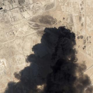 Une image satellite des dégâts causés par l'attaque de drône dans l'installation pétrolière d'Aramco en Arabie Saoudite. [AP/Keystone - Planet Labs Inc]