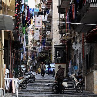 Naples, retour, sur le lieu du crime (épisode 1). [RTS - Lynne McGregor]