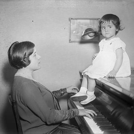 La pianiste Guiomar Novaes et sa fille Anna Maria Pinto. [DP]