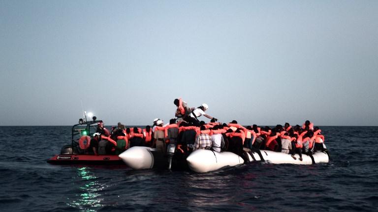 Des migrants secourus en Méditerranée le 9 juin 2018. [AFP - Karpov/SOS Méditerranée]