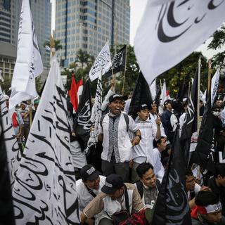 Des dizaines de milliers d’étudiants manifestent dans les rues des grandes villes d'Indonésie. [Keystone - Mast Irham / EPA]
