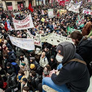 En France, une grève générale a été lancée contre la réforme des retraites du gouvernement Macron. [EPA/Keystone - Christophe Petit Tesson]