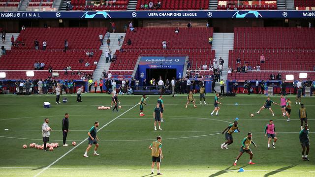 Les joueurs de Tottenham s'entraînent au stade Wanda Metropolitano à Madrid, où aura lieu la finale de la Champions League face à Liverpool. [Keystone/EPA - Tolga Bozoglu]