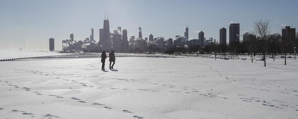 A Chicago, la glace recouvre les canaux et les rives du lac Michigan. [Keystone - KAMIL KRZACZYNSKI]