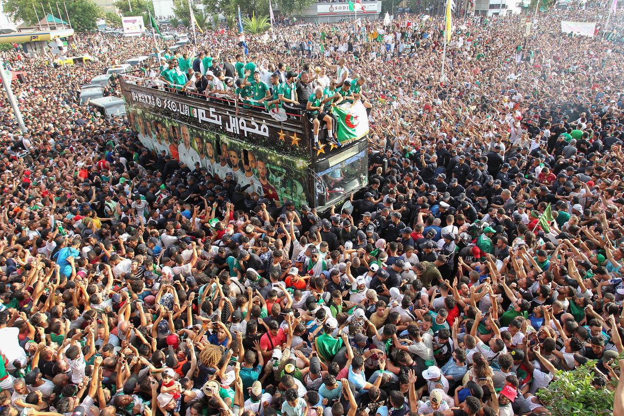 L'équipe d'Algérie fêtée à Alger à son retour d'Egypte avec la Coupe d'Afrique des Nations. [AFP - -]