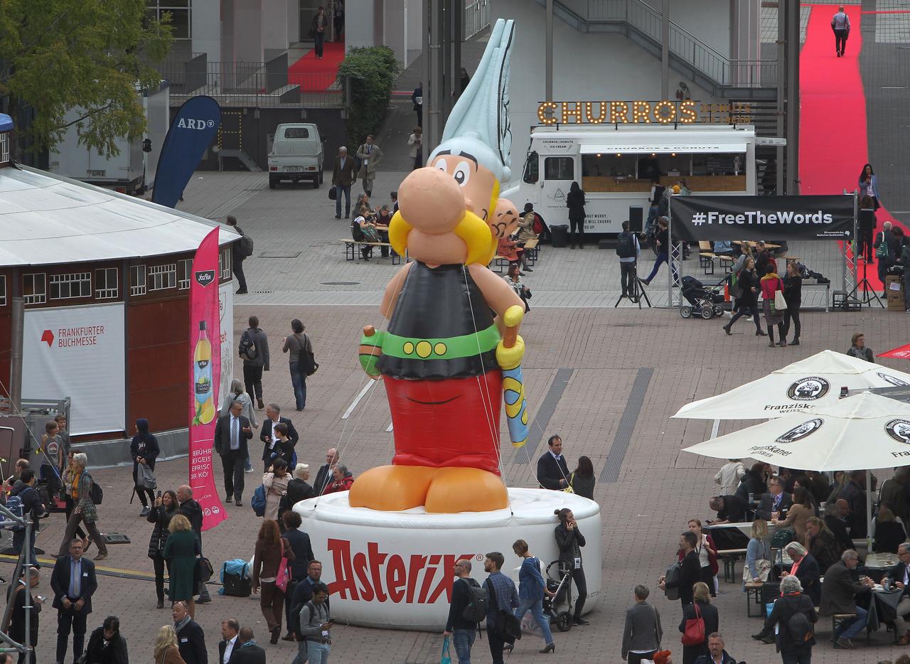 Une sculpture d'Astérix durant une foire du livre à Francfort cet octobre. [afp - Daniel Roland]