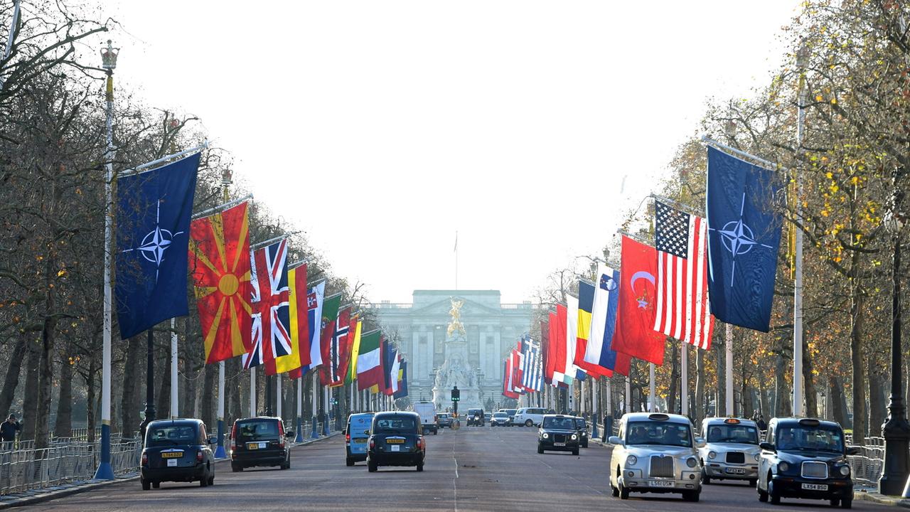 Les drapeaux des pays membres de l'OTAN déployés à Londres, ce 2 décembre 2019. [Epa - Facundo Arrizabalaga]