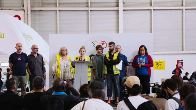 Un groupe de gilets jaunes lors de l'inauguration du contre-sommet du G7 à Irun. [AFP - Marie Magnin / Hans Lucas]