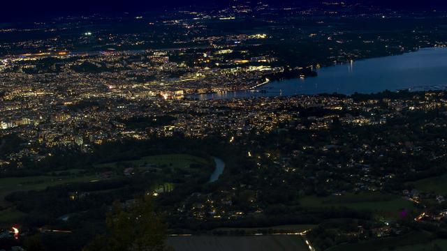 Le Grand Genève passe la nuit dans l'obscurité. [Keystone - Magali Girardin]