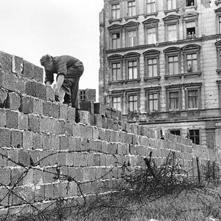 La construction du mur de Berlin en 1961. [Keystone - AP Photo]