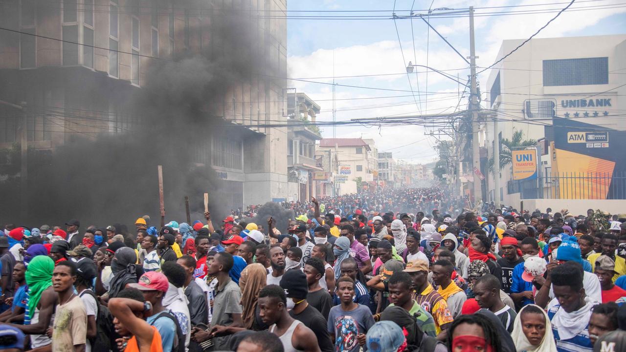 Haïti est paralysé par des manifestations populaires qui réclament la démission du président [Keystone/EPA - Jean Marc Hervé Abelard]