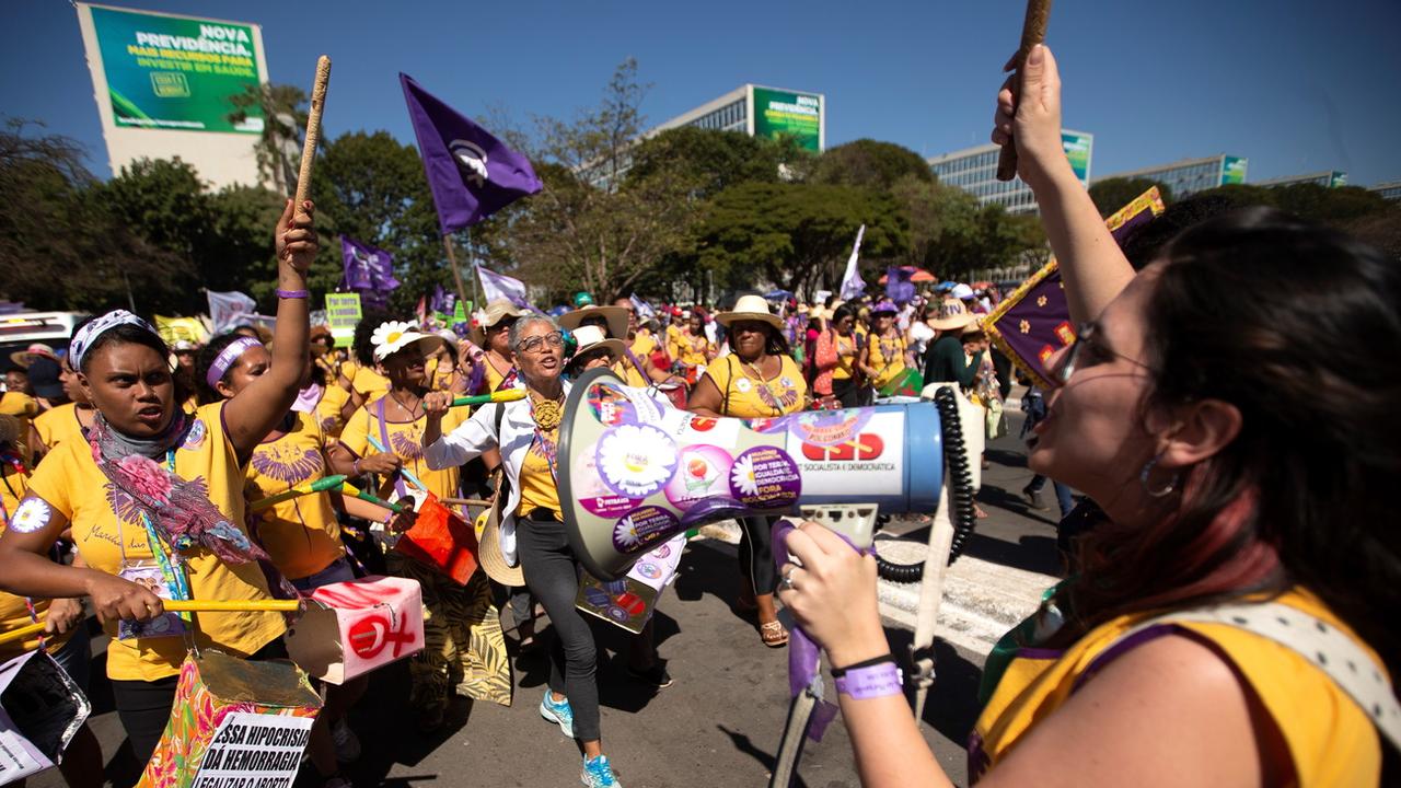 Les manifestations contre la politique anti-climat du président brésilien se multiplient (ici à Brasilia, 14.08.2019.) [EPA/Keystone - Joedson Alves]