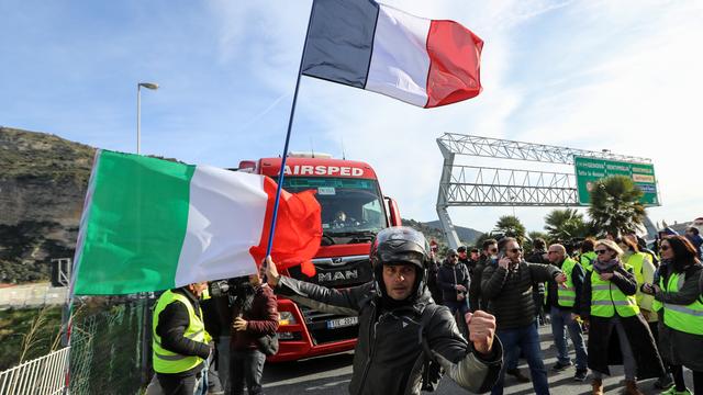 Des "gilets jaunes" à la frontière entre la France et l'Italie. [AFP - Valery Hache]