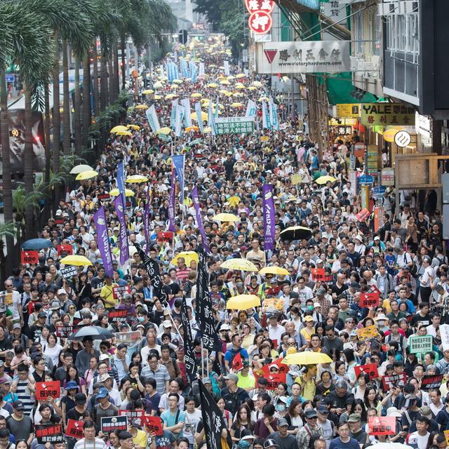 Les habitants de Hong Kong protestent contre un projet de loi qui permettrait les extraditions vers la Chine continentale. [Keystone - Kyle Lam]